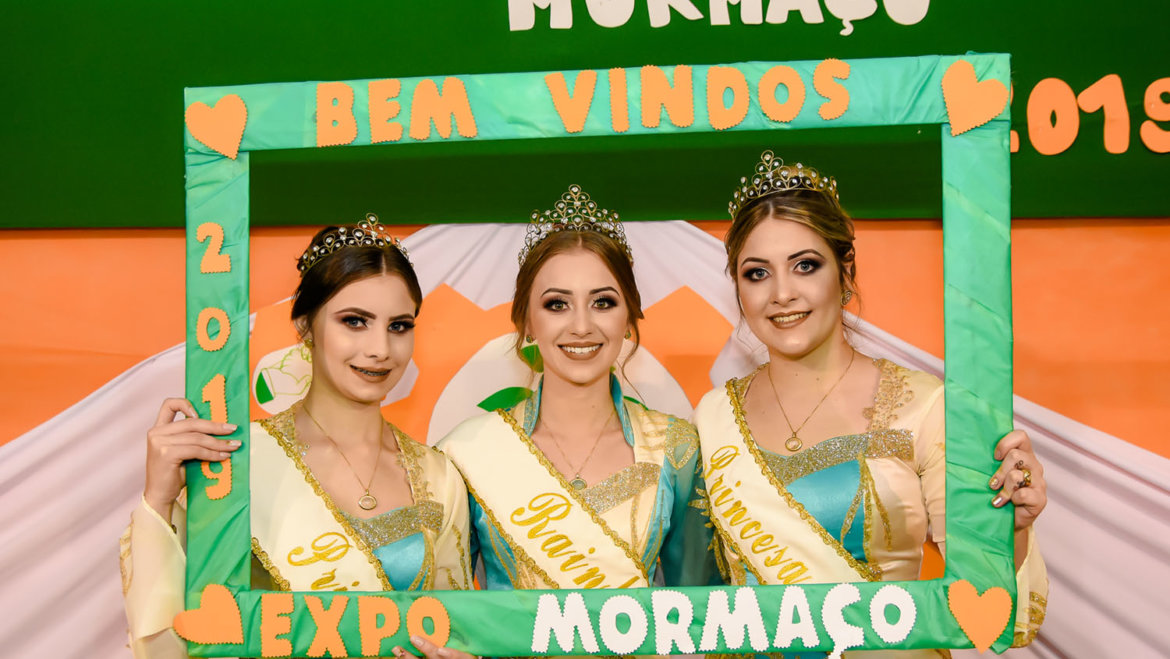 Beleza e simpatia são destaques da participação da corte na Expomormaço