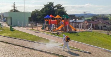 Secretaria Municipal da Saúde faz sanitização de espaços públicos em Mormaço