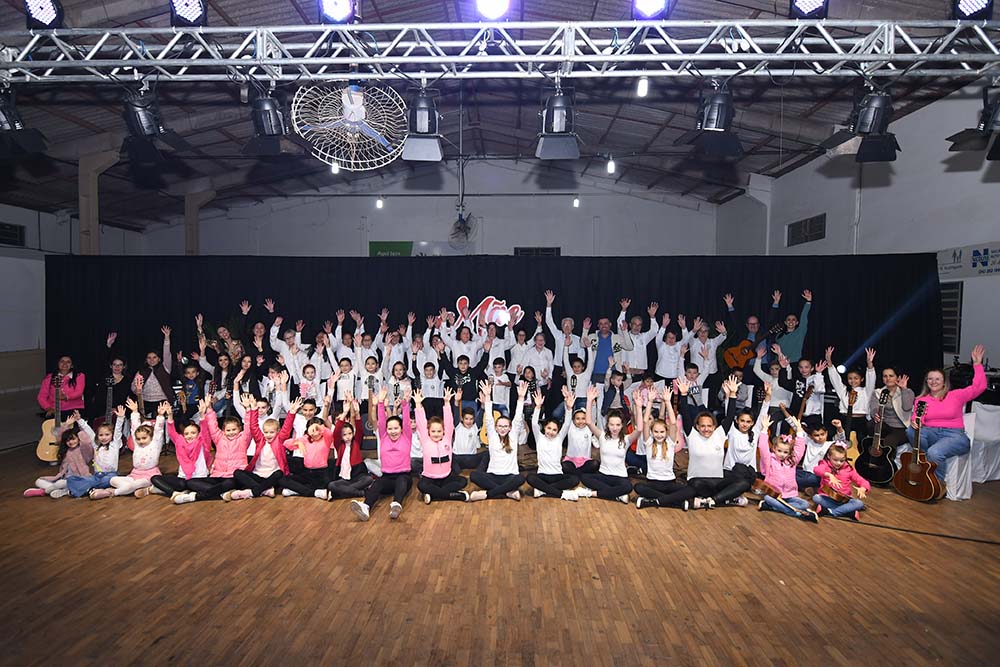 Painel para fotos, flauta doce, voz, violão, dança, algodão doce e pipoca gourmet foram algumas das atrações do evento
