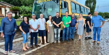 Município de Mormaço recebe novo ônibus escolar através de emenda do Deputado Cherini