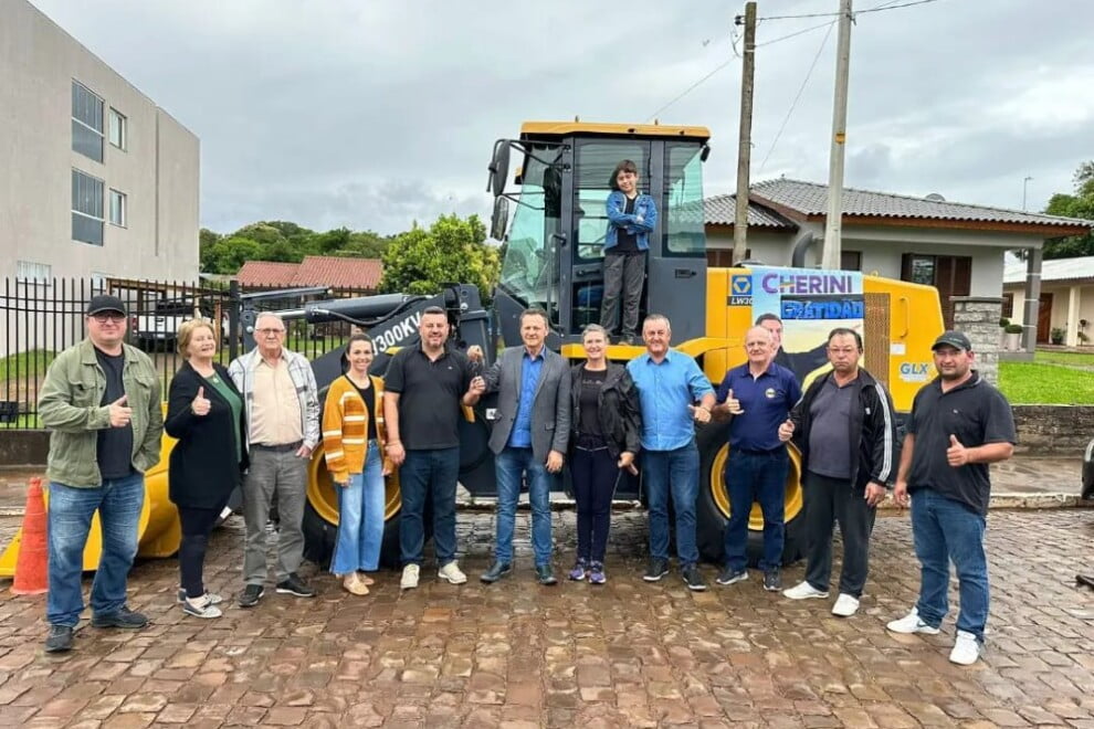 A máquina deverá ser usada na entrega de calcário nas lavouras e no melhoramento das estradas