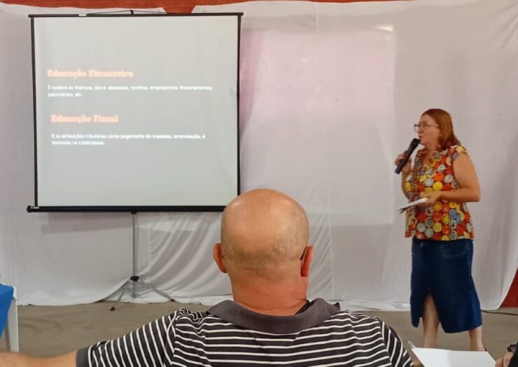 Escola Antônio de Godoy Bueno apresenta boa prática em seminário regional sobre Educação Fiscal