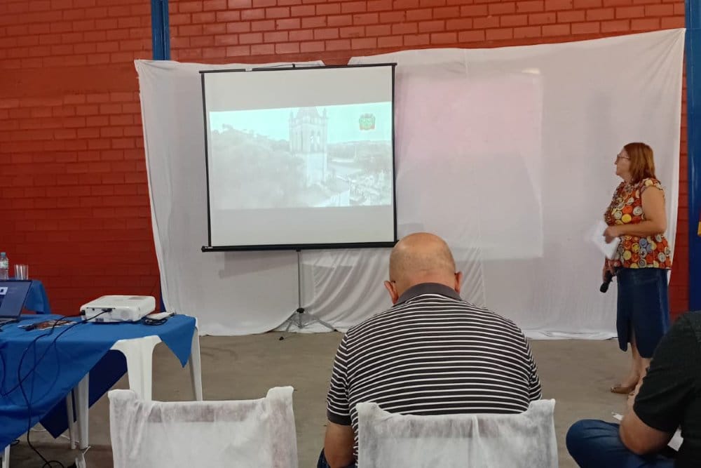 Prefeitura Municipal de Mormaço/RS | Escola Antônio de Godoy Bueno apresenta boa prática em seminário regional sobre Educação Fiscal